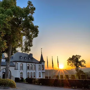 https://chateau-durspelt.luxembourghotelsguide.com